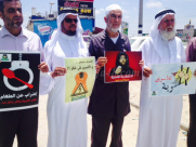 بالصور: خطبة وصلاة جمعة أمام مستشفى صرفند تضامناً مع الاسير خضر عدنان